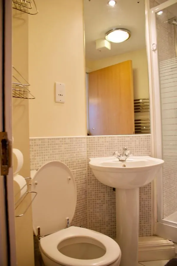 2 Bedroom Leith Apartment Sleeps 4 Edinburgh