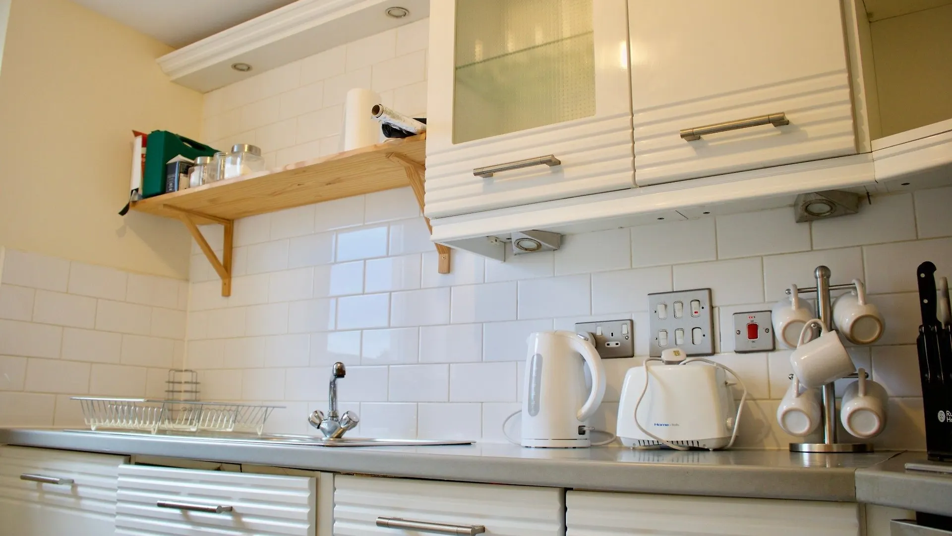 2 Bedroom Leith Apartment Sleeps 4 Edinburgh