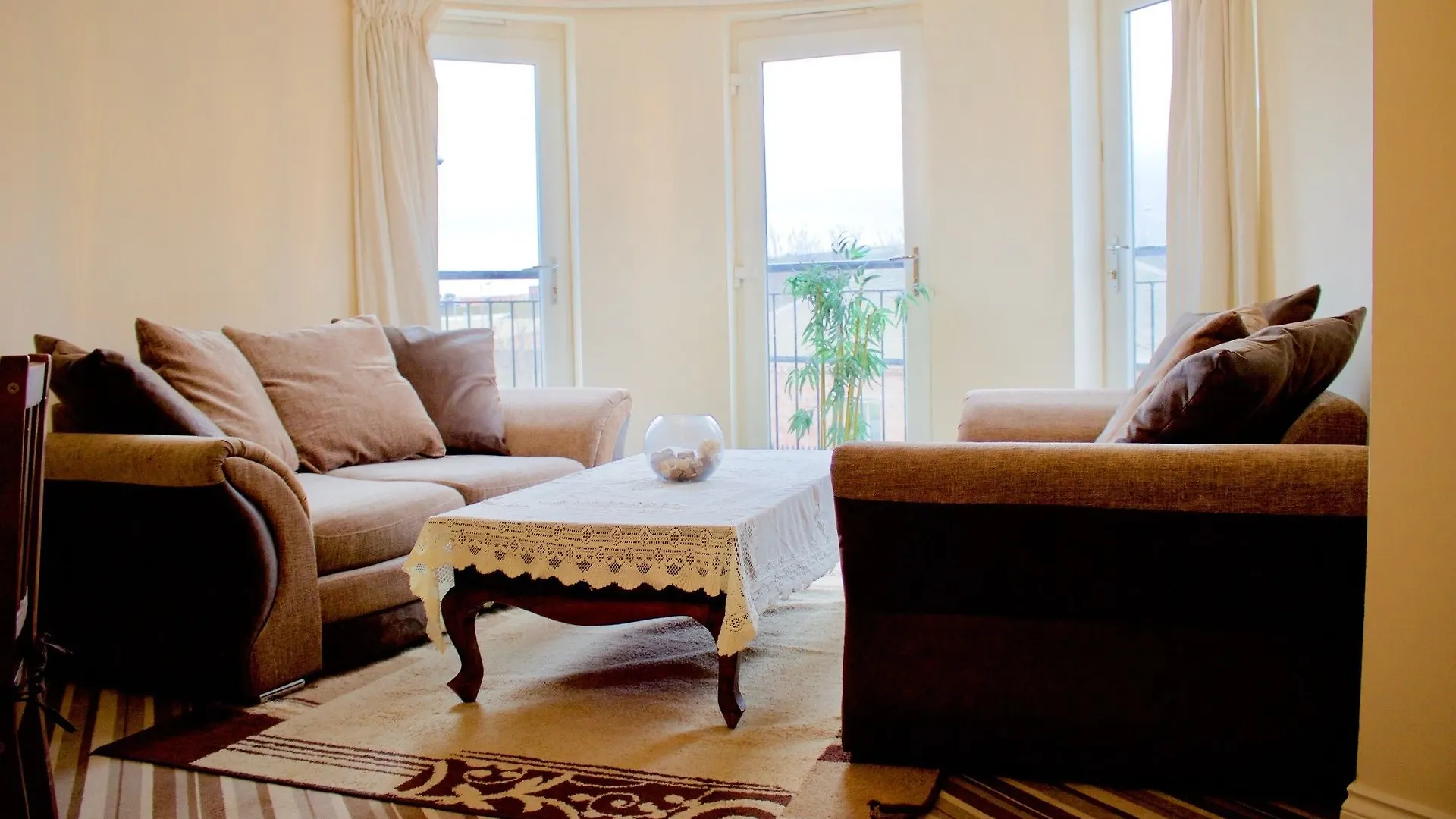 2 Bedroom Leith Apartment Sleeps 4 Edinburgh